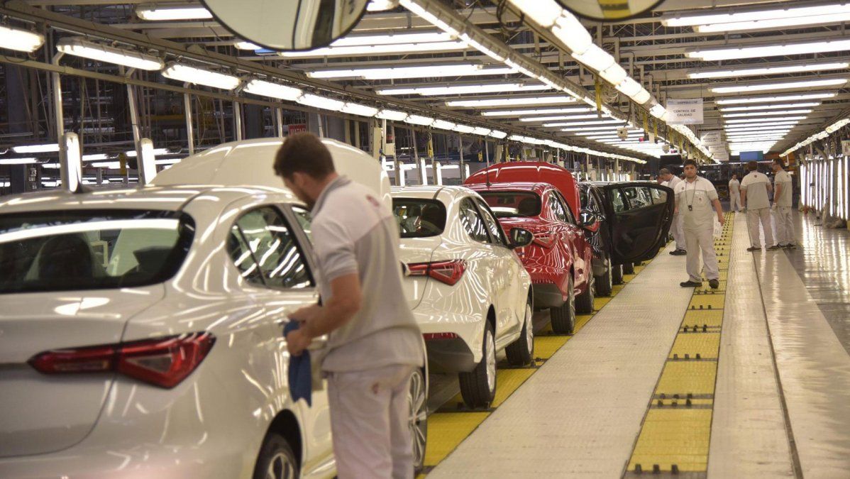 Advierten que en Volkswagen seguirán las suspensiones hasta fin de año y que en Fiat sólo hay trabajo hasta abril