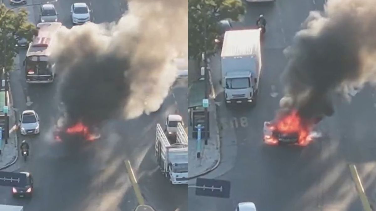 Video: así fue como un auto ardió en llamas frente al Planetario de Palermo