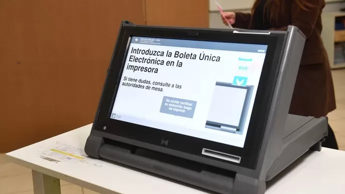 El Instituto de Gestión Electoral confirmó que diseña un nuevo sistema para reemplazar la boleta electrónica en la Ciudad.