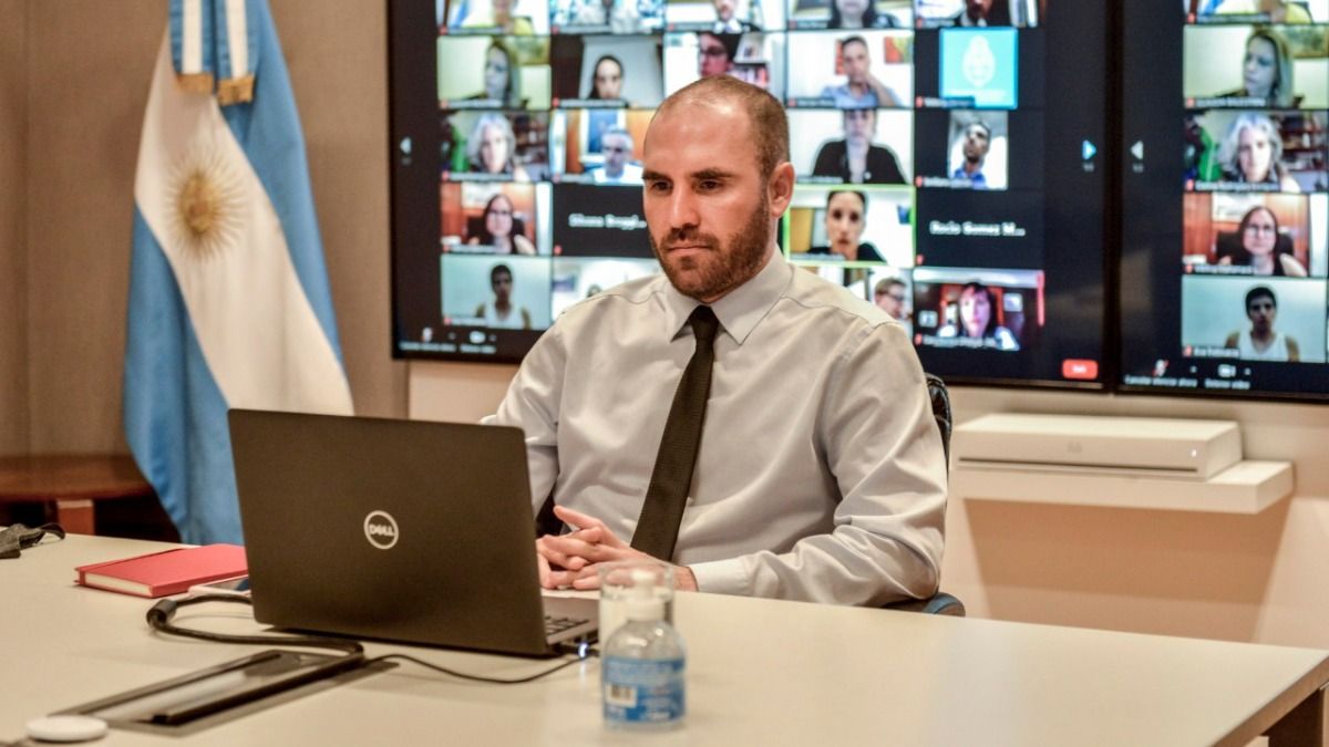 En medio del escándalo por el vacunatorio VIP, confirman que Guzmán también recibió la Sputnik V