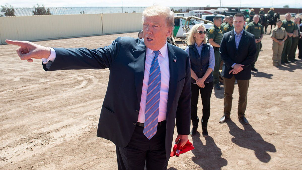 Trump desvía US$ 3.600 millones del Pentágono para avanzar en el muro con México