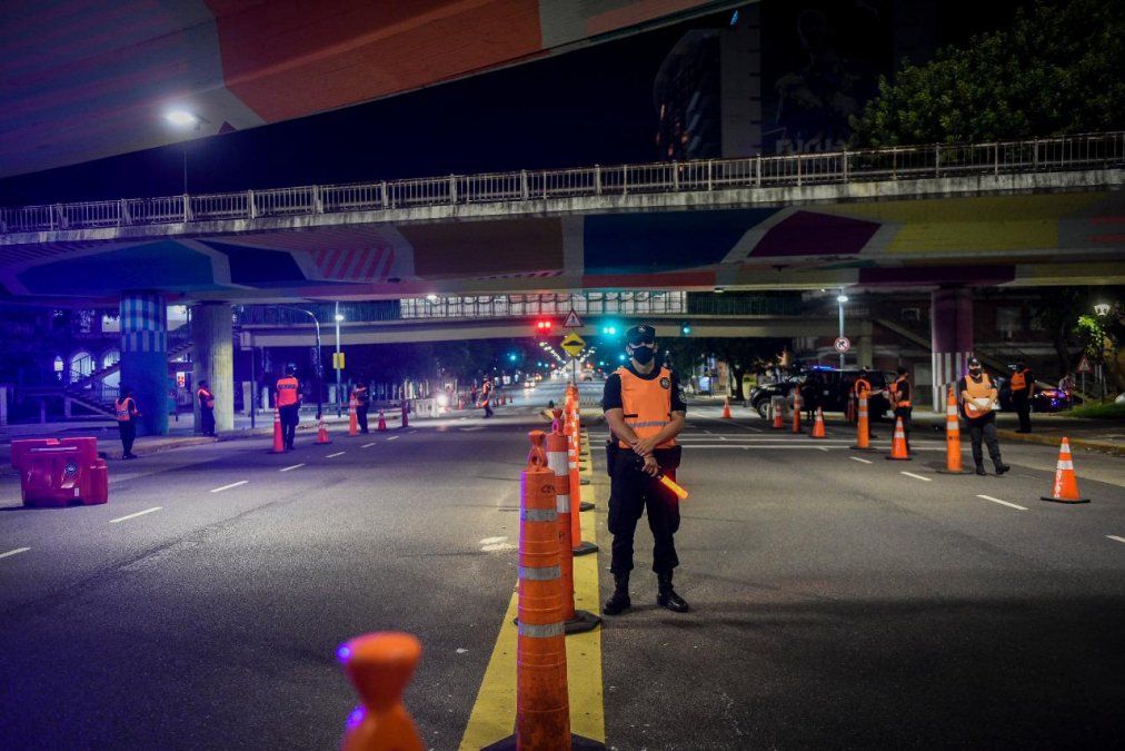 El Gobierno asegura que fue alto el acatamiento a las restricciones para circular de noche y al uso de transporte público (Foto: ARchivo Presidencia)
