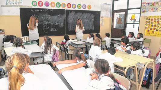 En las escuelas más pobres, 3 de cada 10 docentes son suplentes: el impacto en el aprendizaje