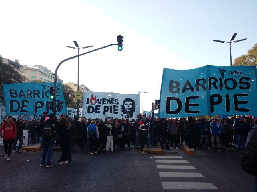 Caos porteño a horas del traspaso: movimientos reclamarán contra Macri (¿y Alberto?) por el salario social