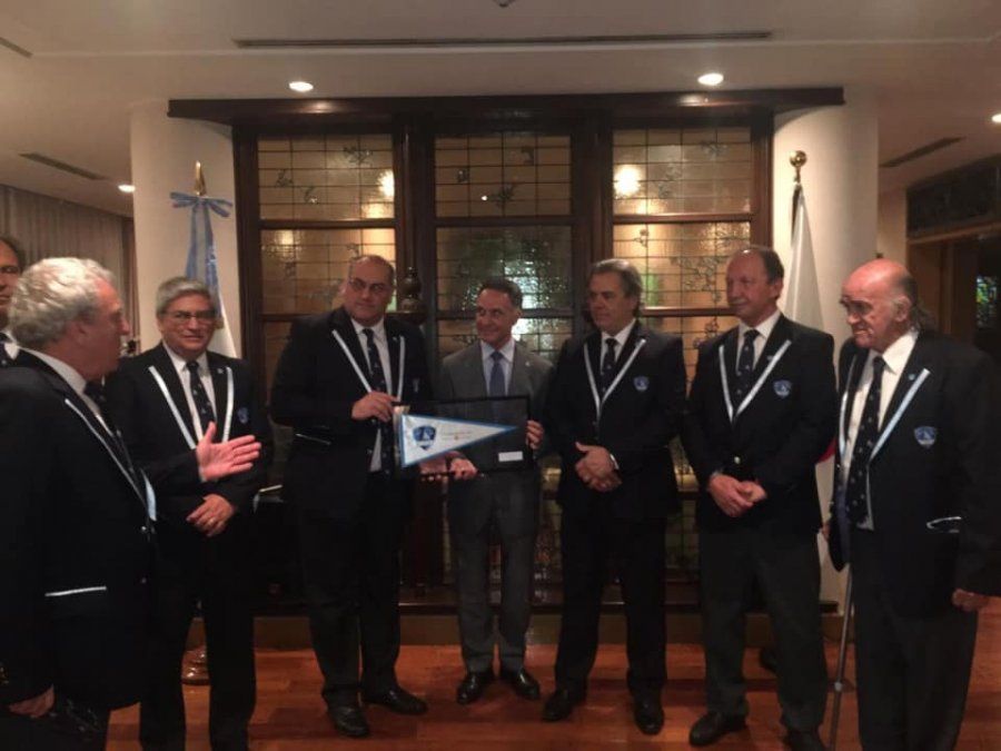 Insólito: en medio de la crisis, legisladores viajan a Japón a jugar al Rugby en el Mundial Parlamentario