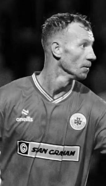 Conmoción en el fútbol: murió el jugador Michael Newberry en el día de su cumpleaños