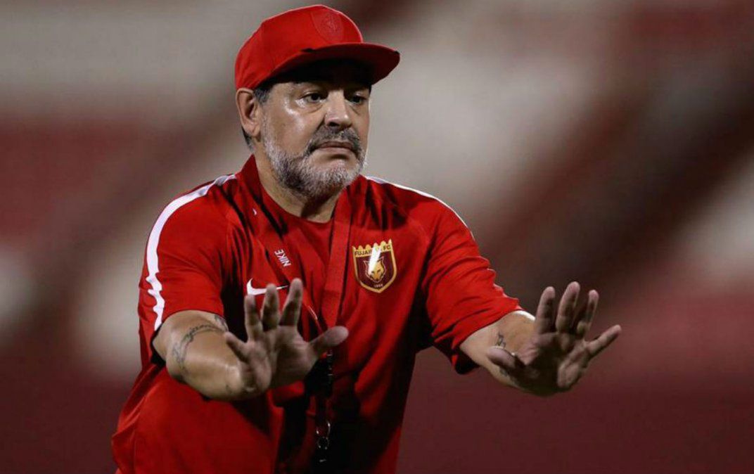 Diego Maradona finalmente se queda a dirigir en Emiratos Arabes