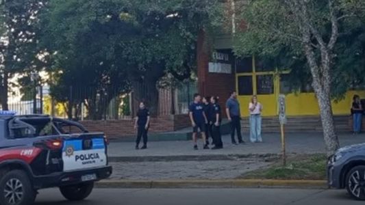 Un alumno de 15 años entró armado al colegio y mató a un compañero en Santa Fe
