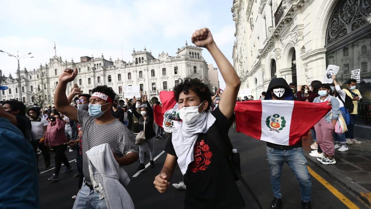 Los manifestantes piden la renuncia de la presidenta Boluarte (Foto: gentileza El Comercio).
