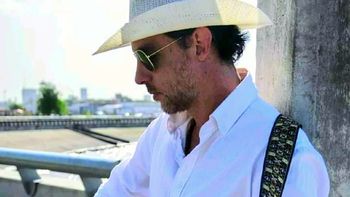 Juan Ponce de León se vacunó contra el coronavirus a los 45 años y generó polémica en las redes