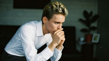 un movimiento astrologico empieza a sentirse: por que muchas personas estan mas introspectivas un movimiento astrologico empieza a sentirse: por que muchas personas estan mas introspectivas