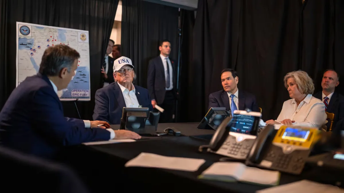Donald Trump supervis&oacute; las operaciones militares estadounidenses en Ir&aacute;n desde Mar-a-Lago. (Foto: X/La Casa Blanca)