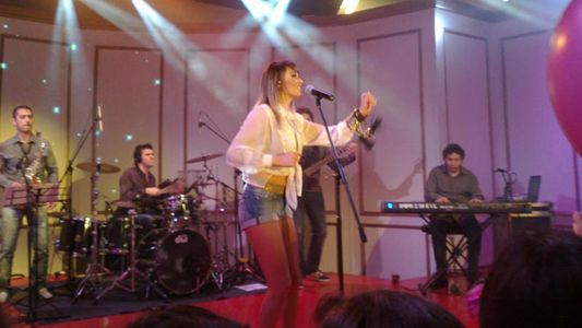 Coki Ramírez le cantó a 70 fanáticos