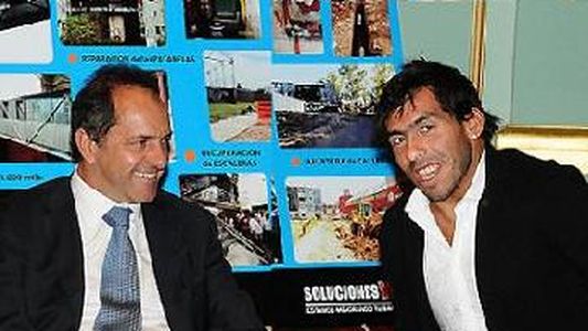 Daniel Scioli se reunió con Carlos Tevez por obras y solidaridad