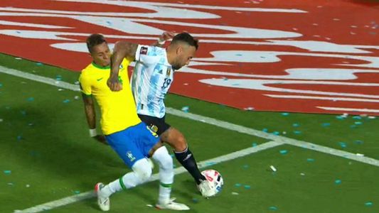 Los audios del VAR en el codazo de Otamendi: ¿Cobró falta por lo menos?