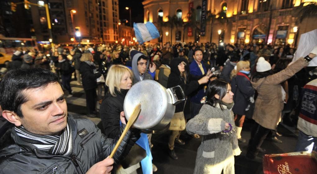La Argentina entre una decadente polarización y el peligroso acercamiento al “que se vayan todos”