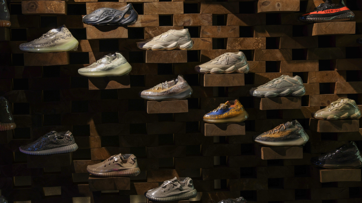 Millones de zapatillas guardadas que no saben qu&eacute; hacer: el dilema de Adidas&nbsp;