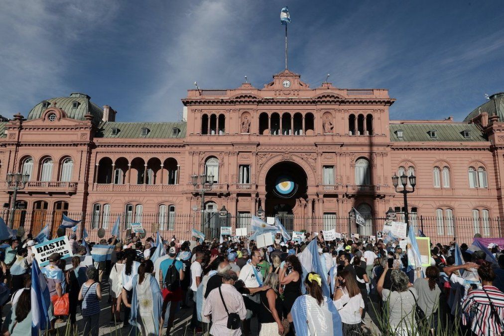 Miles de personas marcharon en distintos puntos del país en rechazo al “Vacunatorio VIP”
