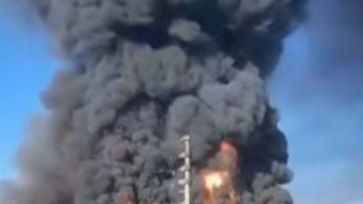 Incendio en un depósito en Francisco Álvarez: explosiones, evacuaciones y más de 25 dotaciones de bomberos