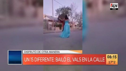 Festejó con la misma magia su cumpleaños de 15: bailó el vals en plena calle y los vecinos la ovacionaron