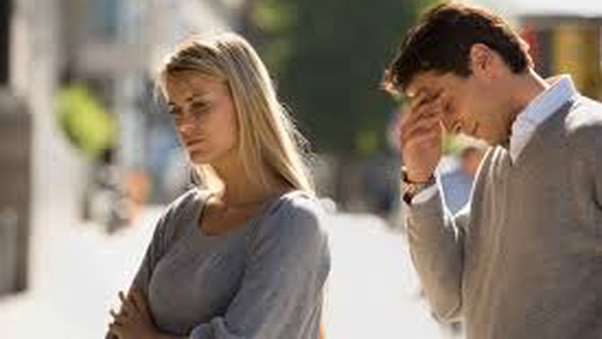 Falta de contacto f&iacute;sico en p&uacute;blico en la pareja.