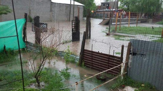 El agua no baja y hay alerta de crecida: 5.000 evacuados y 20.000 afectados por inundaciones en La Matanza