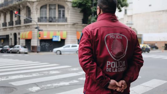 Dos policías heridos tras robo a un estudio de arquitectura en Parque Chacabuco