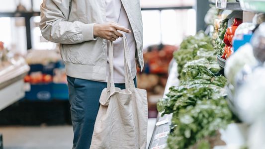 Ante la elevada inflación, el Gobierno fijó precios de referencia para verduras y frutas que se vendan en supermercados