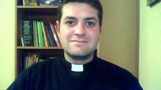 En medio de la misa, el cura les confesó a los fieles que dejaba la Iglesia por amor