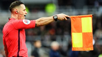 Un club sueco descubrió un vacío legal en la ley de offside que podría revolucionar el fútbol