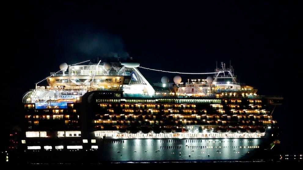 Un crucero con 5.500 personas quedó en cuarentena en Japón tras detectarse al menos 10 casos de coronavirus