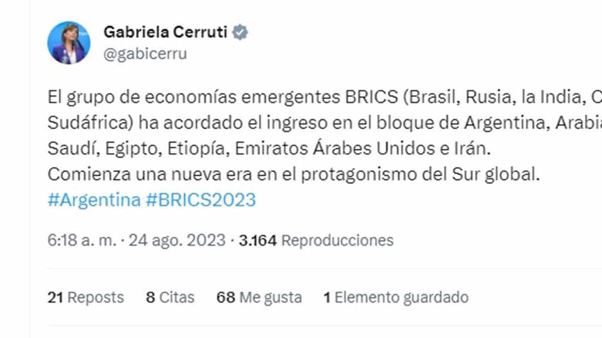 El anuncio por Twitter del ingreso de la Argentina al grupo de economías emergentes Brics por la portavoz presidencial Gabriela Cerruti a través de su cuenta de Twitter. (Foto: Twitter)