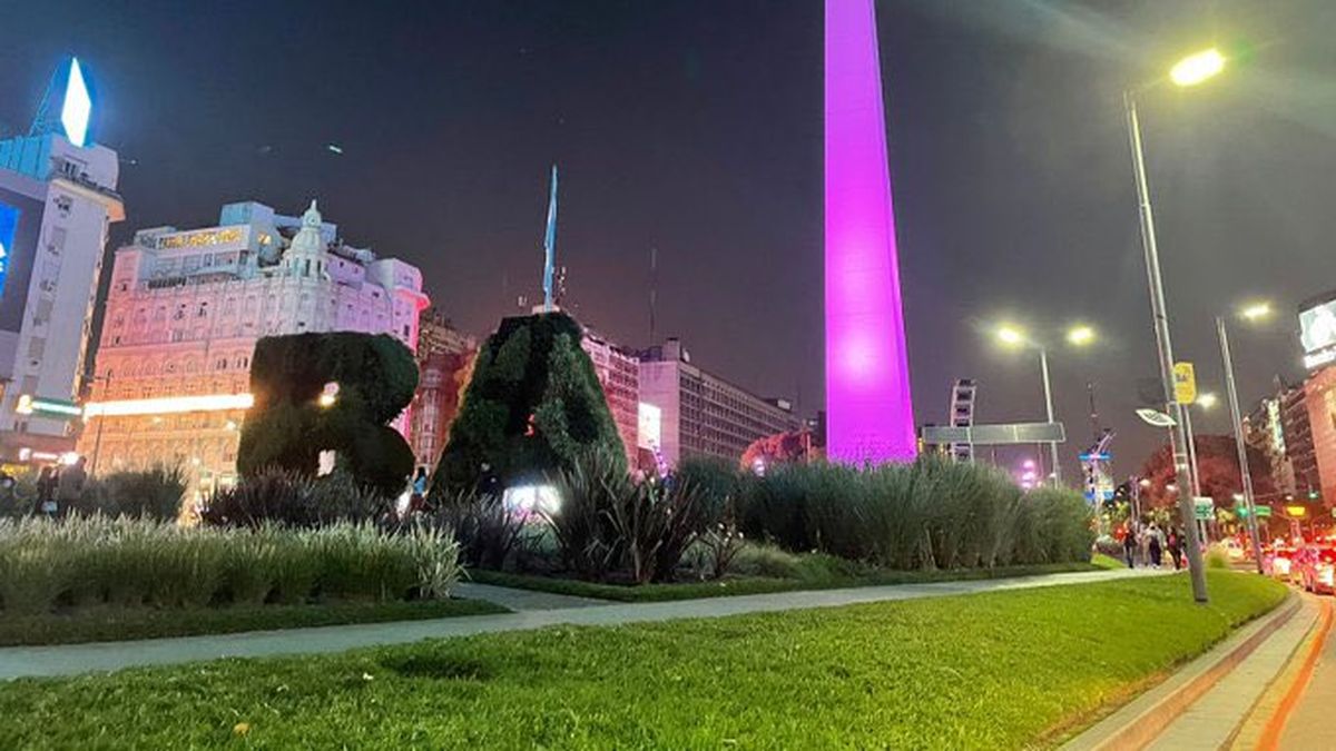 Obelisco violeta: un homenaje al primer equipo argentino de Counter Strike en clasificar al mundial.