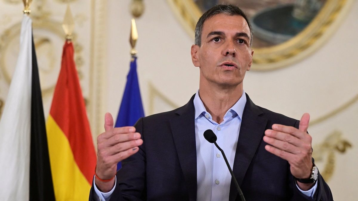 Pedro Sánchez, en conferencia de prensa, luego de visitar la región (Foto: Reuters).