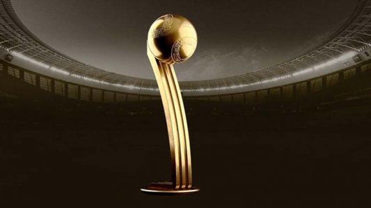 Ganó el Balón de Oro del Mundial, la Premier League, la Europa League, la Copa América y se retira a los 40 años