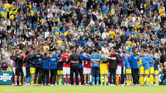 Preocupación: el jugador Eriksen se volvió a desplomar en el campo de juego y se suspendió el amistoso ante Ucrania