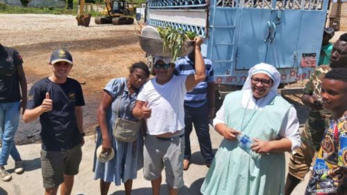 Renzo Spasiano llevó alimentos y otros víveres a la población de Haití.&nbsp;