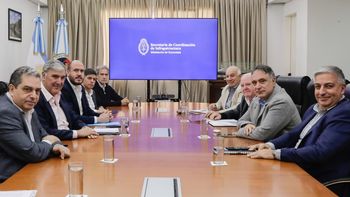 El Gobierno recibió en la Secretaría de Transporte a empresarios de Colectivos con el objetivo de frenar el conflicto. Foto: Transporte. El Gobierno recibió en la Secretaría de Transporte a empresarios de Colectivos con el objetivo de frenar el conflicto. Foto: Transporte.