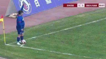 China: el dueño de un club obligó al director técnico a poner a su hijo y el joven se hizo viral