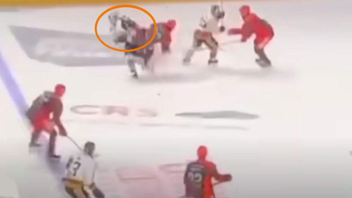 El momento fatal. La cuchilla de un pat&iacute;n de Petgrave le reban&oacute; el cuello a su rival, Adam Johnson, que morir&aacute; desangrado (Foto: archivo).