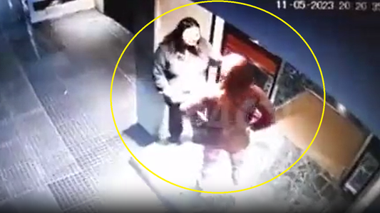 Video: así la esposa de un diplomático golpeó brutalmente a una encargada de Recoleta