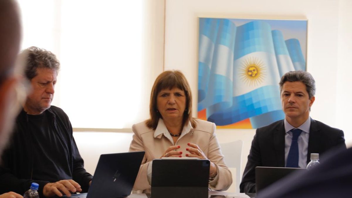 Patricia Bullrich reunió a su equipo económico y pidió hacer fuertes cambios desde el primer día. (Prensa)