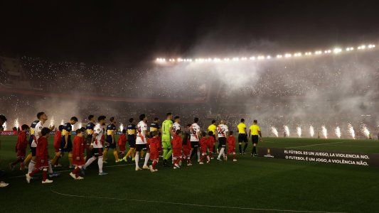 La CONMEBOL sancionó duramente a River por el uso de pirotecnia contra Boca: mirá cuál es el castigo