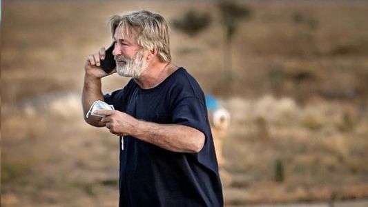 Alec Baldwin mató accidentalmente a una compañera durante el rodaje de Rust
