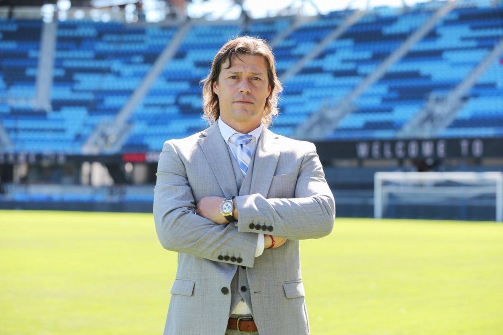 Matías Almeyda se ofreció a comprar las vacunas necesarias para inmunizar a la población de Azul