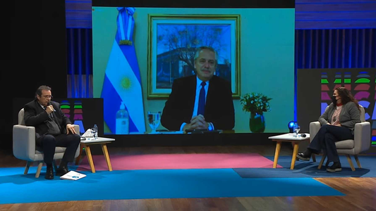 Aislado en Olivos tras su regreso de Perú, Alberto Fernández participó de un acto virtual en el CCK