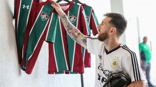 Las dispares reacciones de los futbolistas de Argentina y Uruguay ante el regalo de Fluminense
