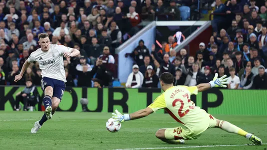 El Dibu Martínez jugará otra final: así fue su espectacular actuación ante Nottingham Forest