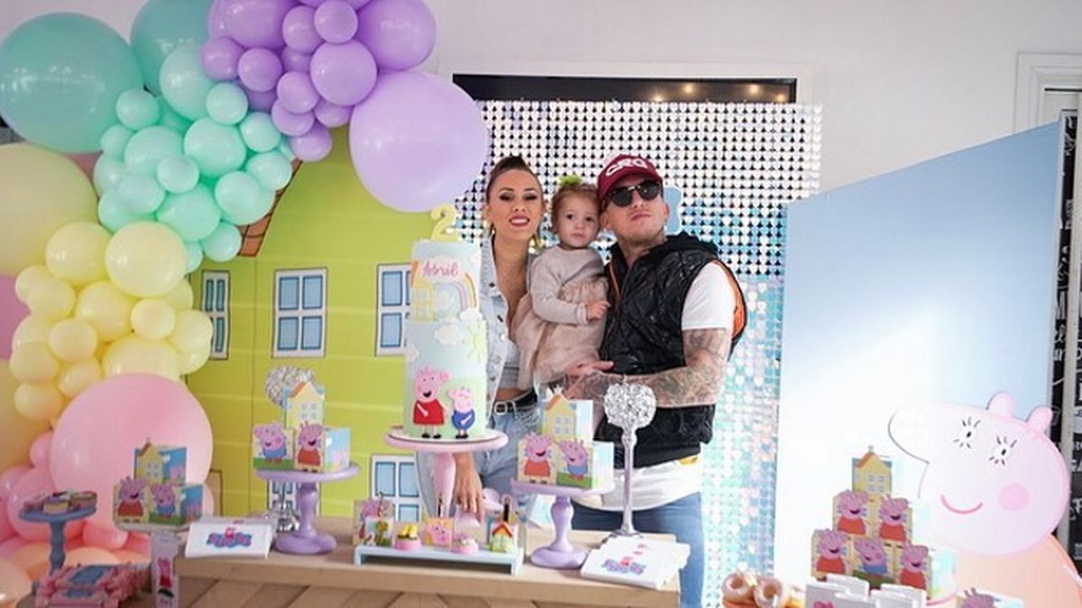Tras reconciliarse, El Polaco y Barby Silenzi celebraron los 2 años de Abril, la hija que tienen en común.