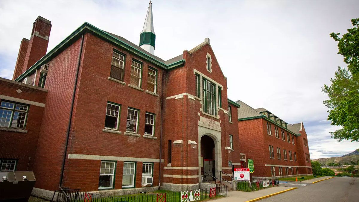 La antigua escuela residencial de Kamloops en Tkemlups te Secwépemc First Nation en Kamloops